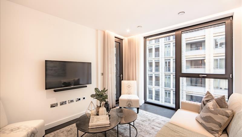 2 bed property in Charles Clowes Walk, London